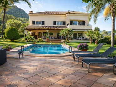 Villa con piscina in vendita a Urbanizaciones