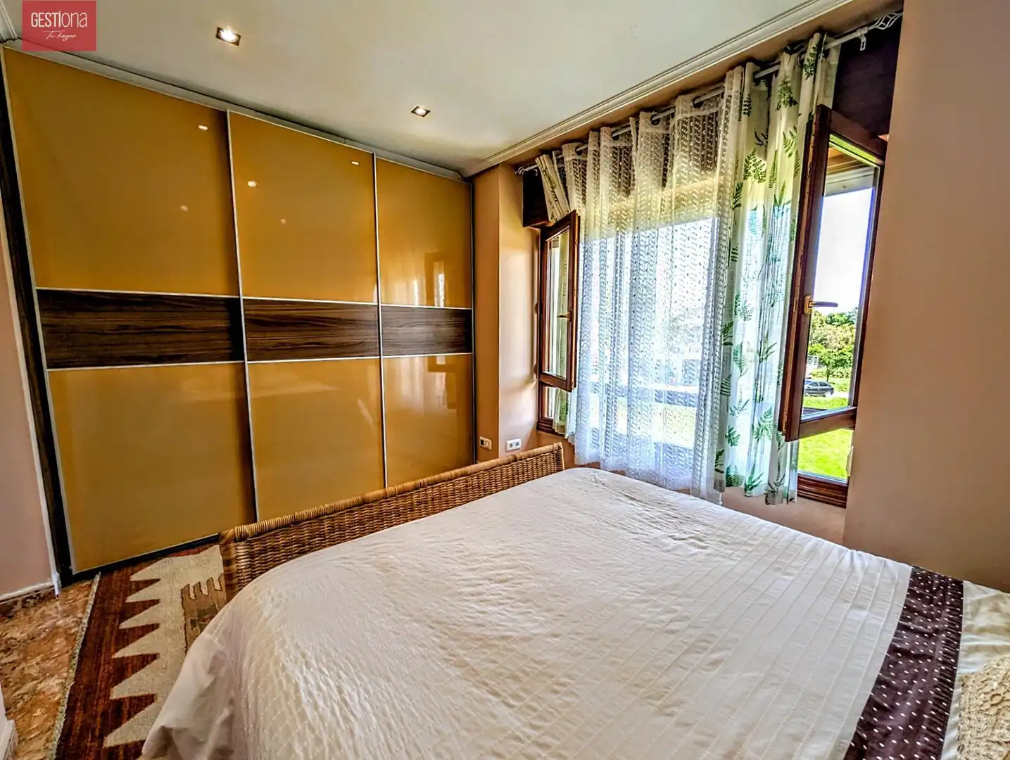Habitación de Casa adosada en venta en Arnuero con Calefacción, Jardín privado y Terraza