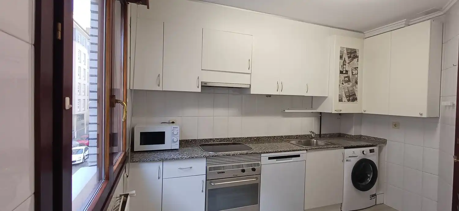 Cocina de Piso de alquiler en Gijón  con Calefacción, Trastero y Piscina