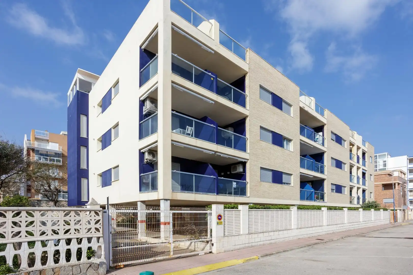 Vista exterior de Ático en venta en Piles con Aire acondicionado, Calefacción y Jardín privado
