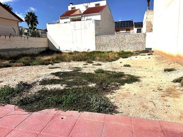 Terrenos y solares en venta en Calle ALCAZABA