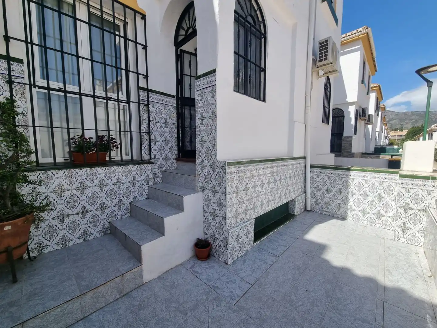 Vista exterior de Casa adosada en venta en Torremolinos con Aire acondicionado y Terraza