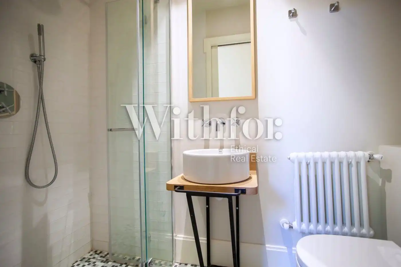 Bathroom of Houses for rent in Barcelona  with Air Conditioner, Heating and Private garden