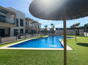 Ático con piscina en venta en Orihuela Costa