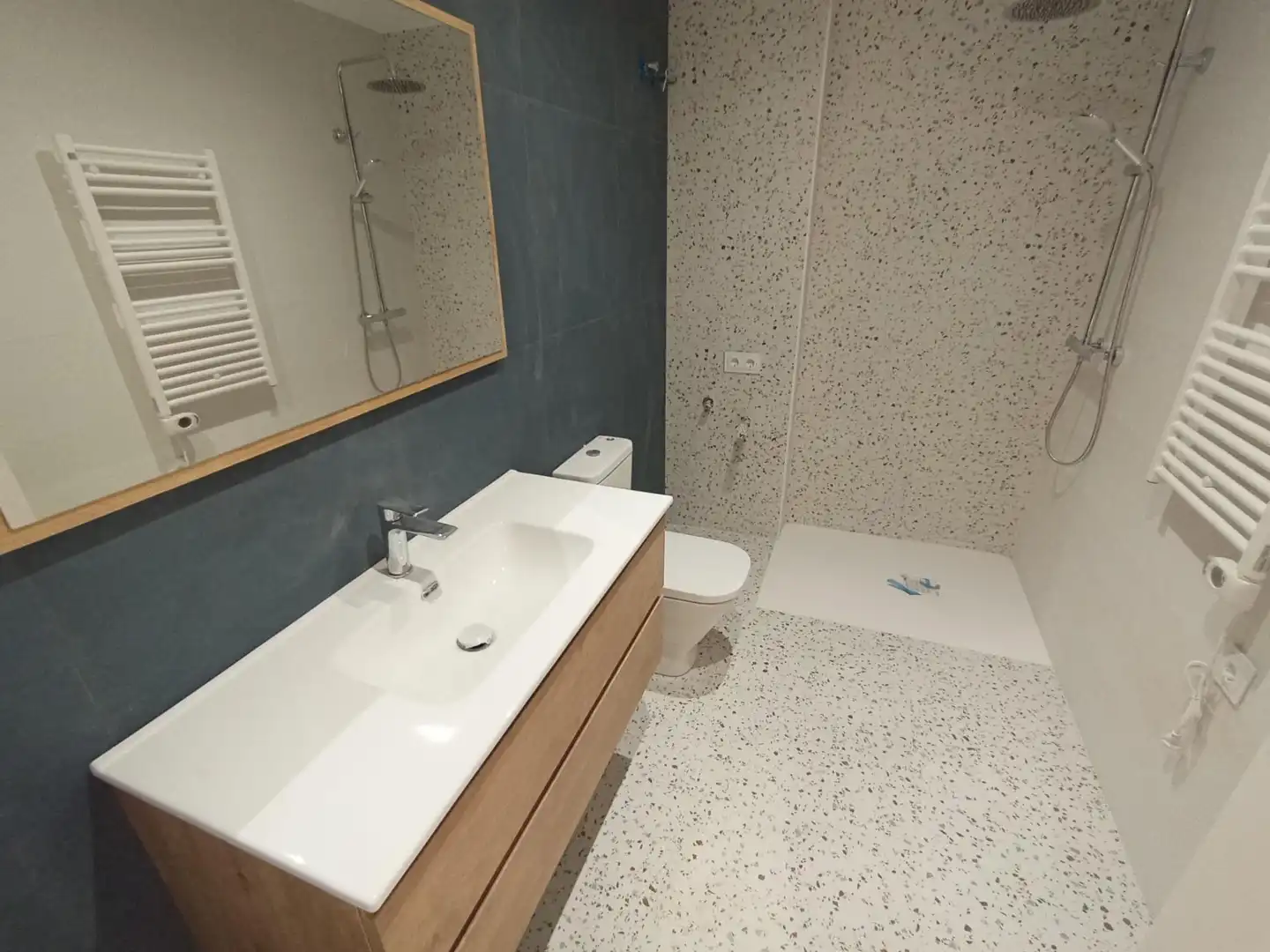 Bathroom of Flat for rent in Mataró  with Air Conditioner and Balcony