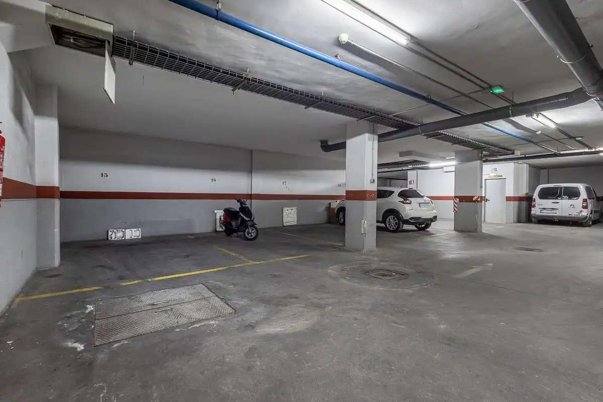 Parking of Flat for rent in Granada  with Heating and Furnished