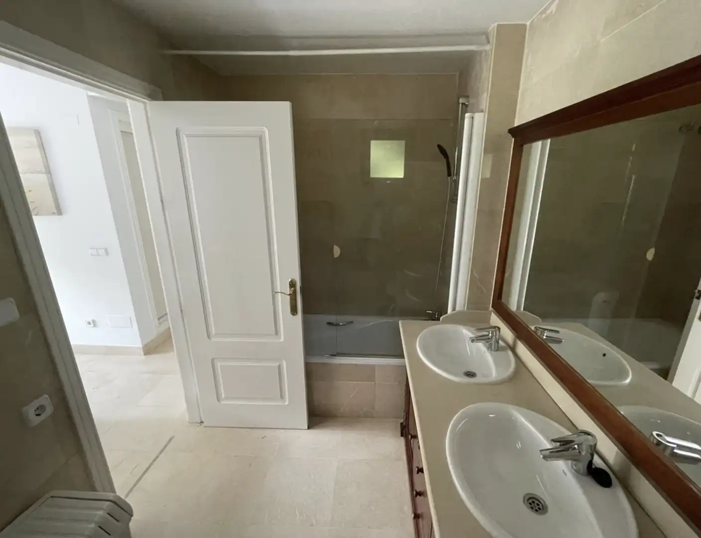 Baño de Apartamento en venta en Benahavís con Aire acondicionado, Calefacción y Terraza