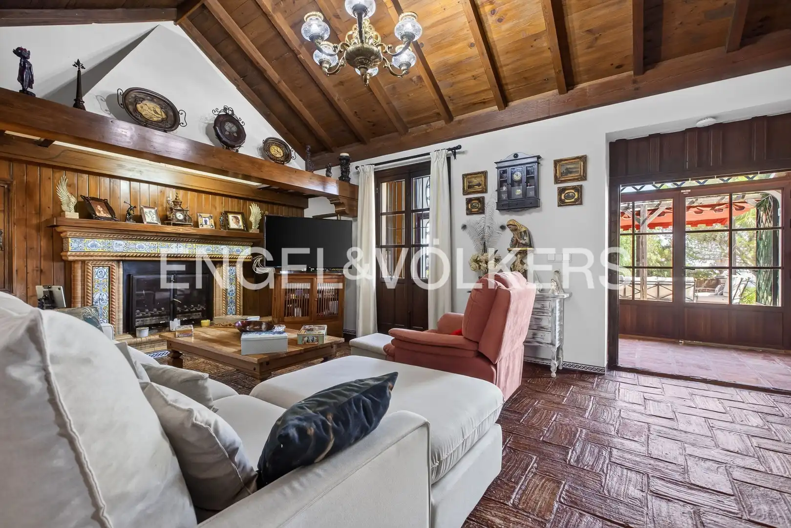 Sala d'estar de Casa o xalet en venda en Osuna amb Calefacció, Jardí privat i Piscina
