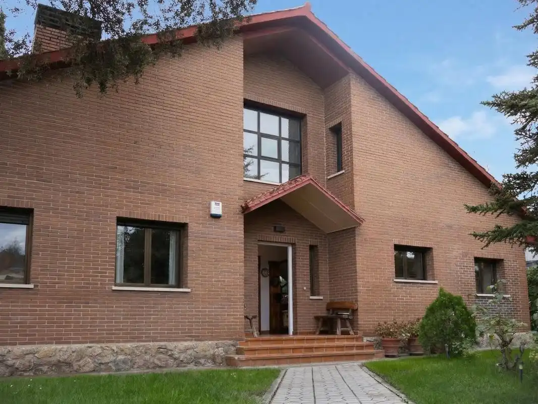 Vista exterior de Casa o chalet en venta en Villanueva de la Cañada con Calefacción, Jardín privado y Trastero