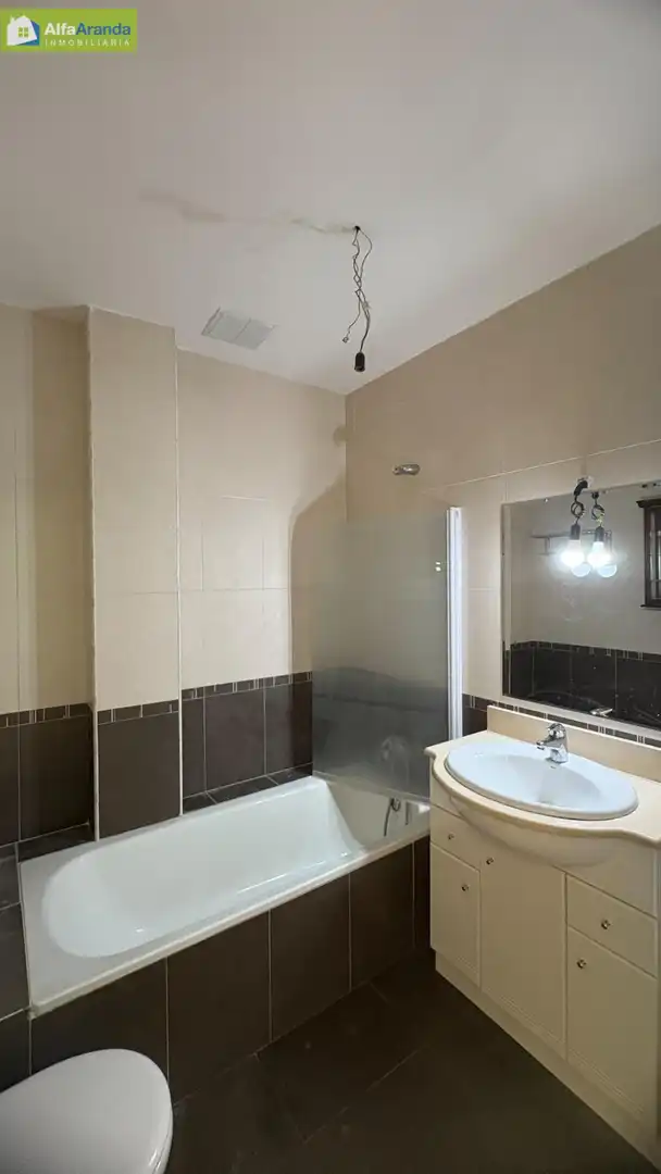 Baño de Casa adosada en venta en Aranda de Duero con Calefacción y Terraza