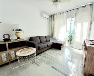 Sala d'estar de Apartament en venda en Torremolinos amb Aire condicionat, Terrassa i Traster