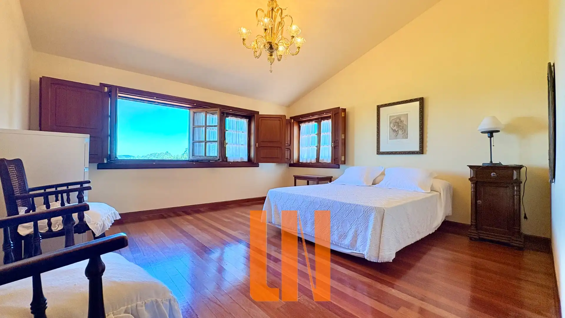 Habitación de Finca rústica en venta en Oleiros con Calefacción, Jardín privado y Parquet