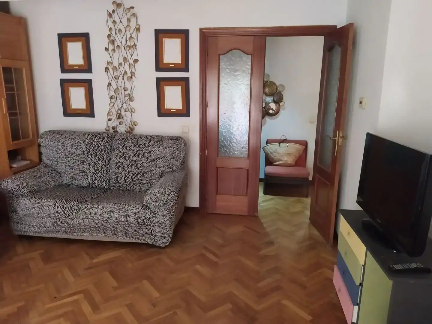 Sala d'estar de Pis per a compartir en Talavera de la Reina amb Parquet, Moblat i Balcó