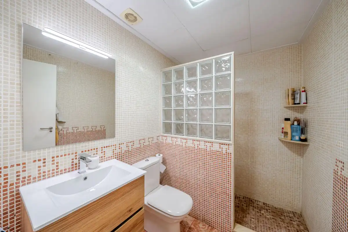 Baño de Casa adosada en venta en Elche / Elx con Aire acondicionado, Calefacción y Piscina