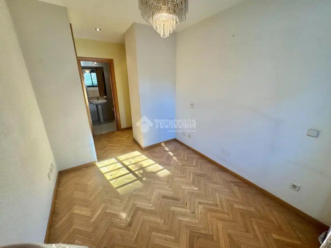 Bedroom of Flat for sale in Madrid  with Heating and Community pool