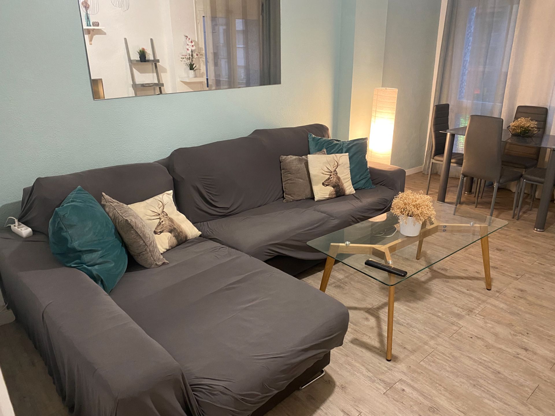 Sala d'estar de Pis de lloguer en  Tarragona Capital amb Parquet, Moblat i Forn
