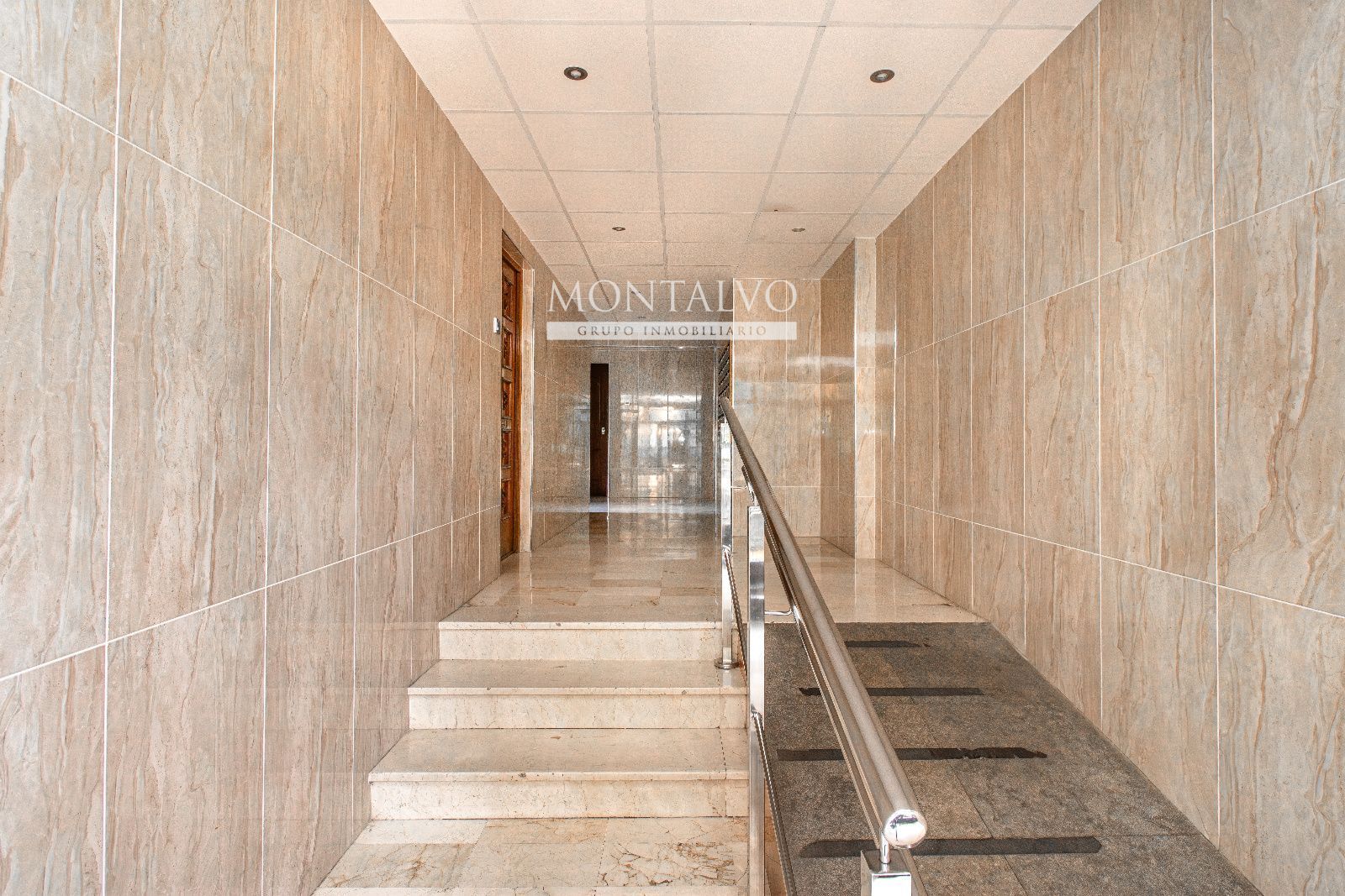 Piso de alquiler en  Granada Capital con Terraza y Amueblado