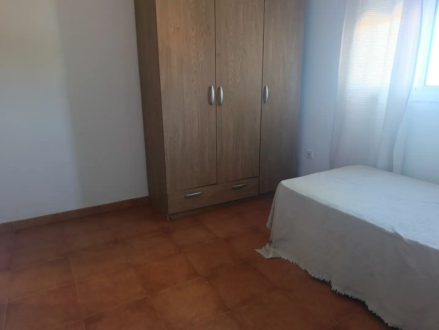 Habitación de Piso de alquiler en Dos Hermanas con Aire acondicionado, Terraza y Amueblado