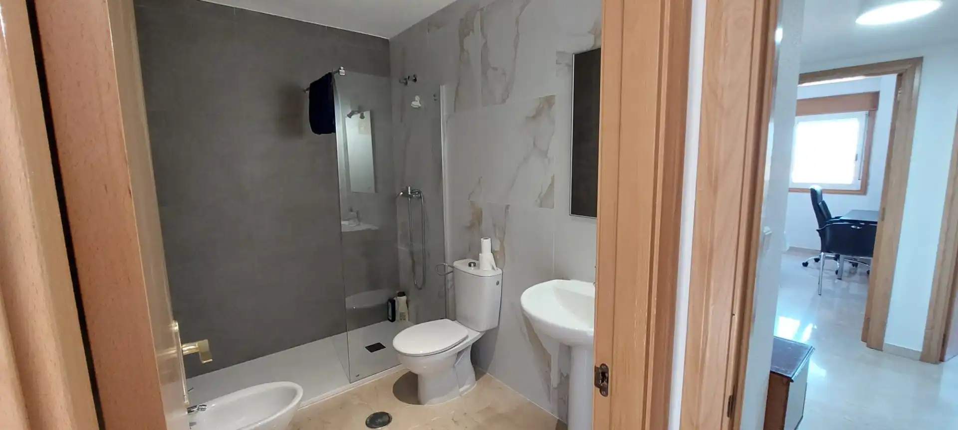 Baño de Dúplex de alquiler en Murcia con Aire acondicionado, Jardín privado y Terraza