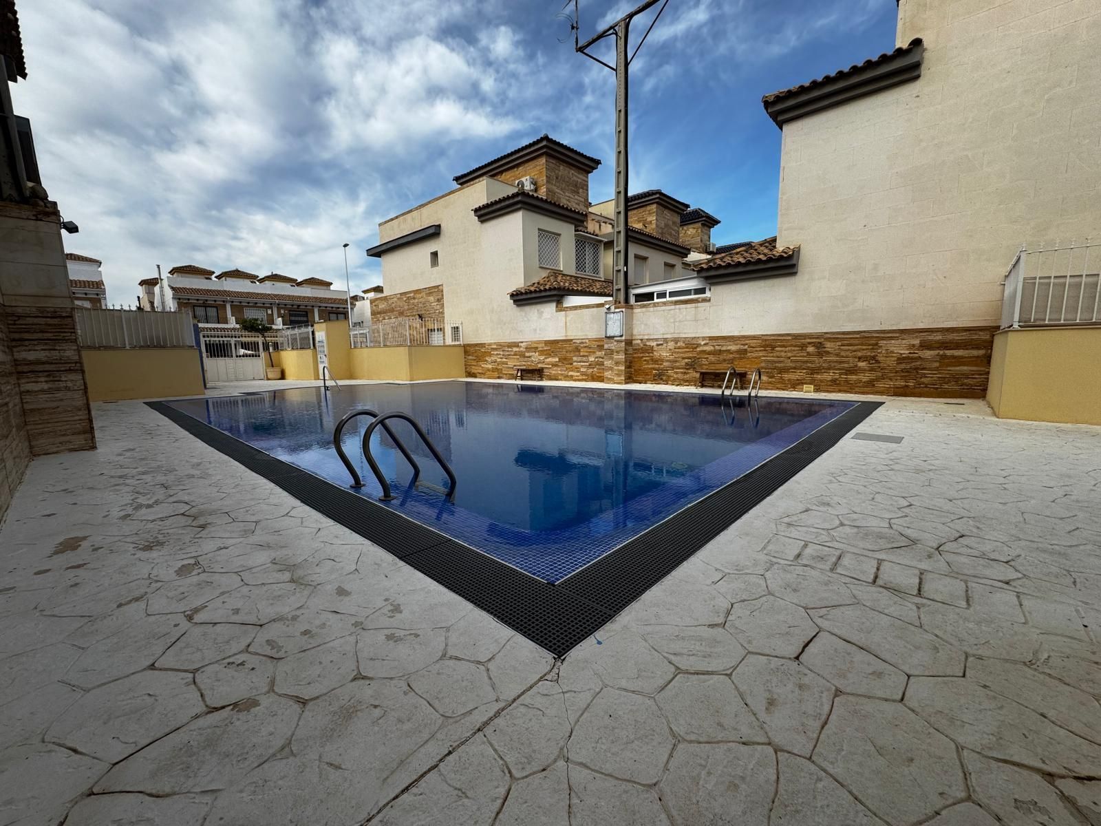 Piscina de Dúplex en venda en San Pedro del Pinatar amb Jardí privat i Piscina comunitària