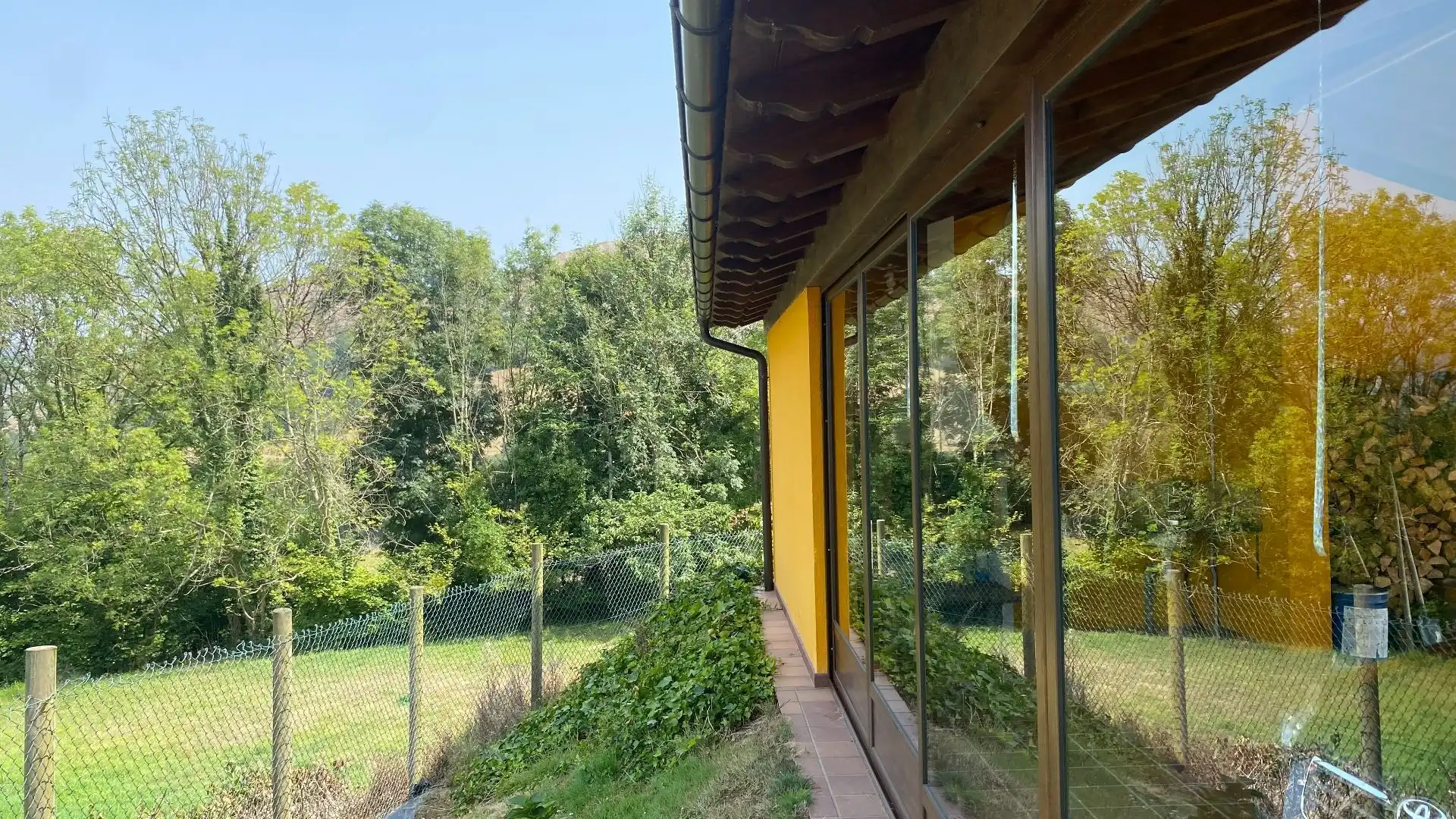 Vista exterior de Casa o xalet en venda en Parres amb Calefacció, Jardí privat i Traster