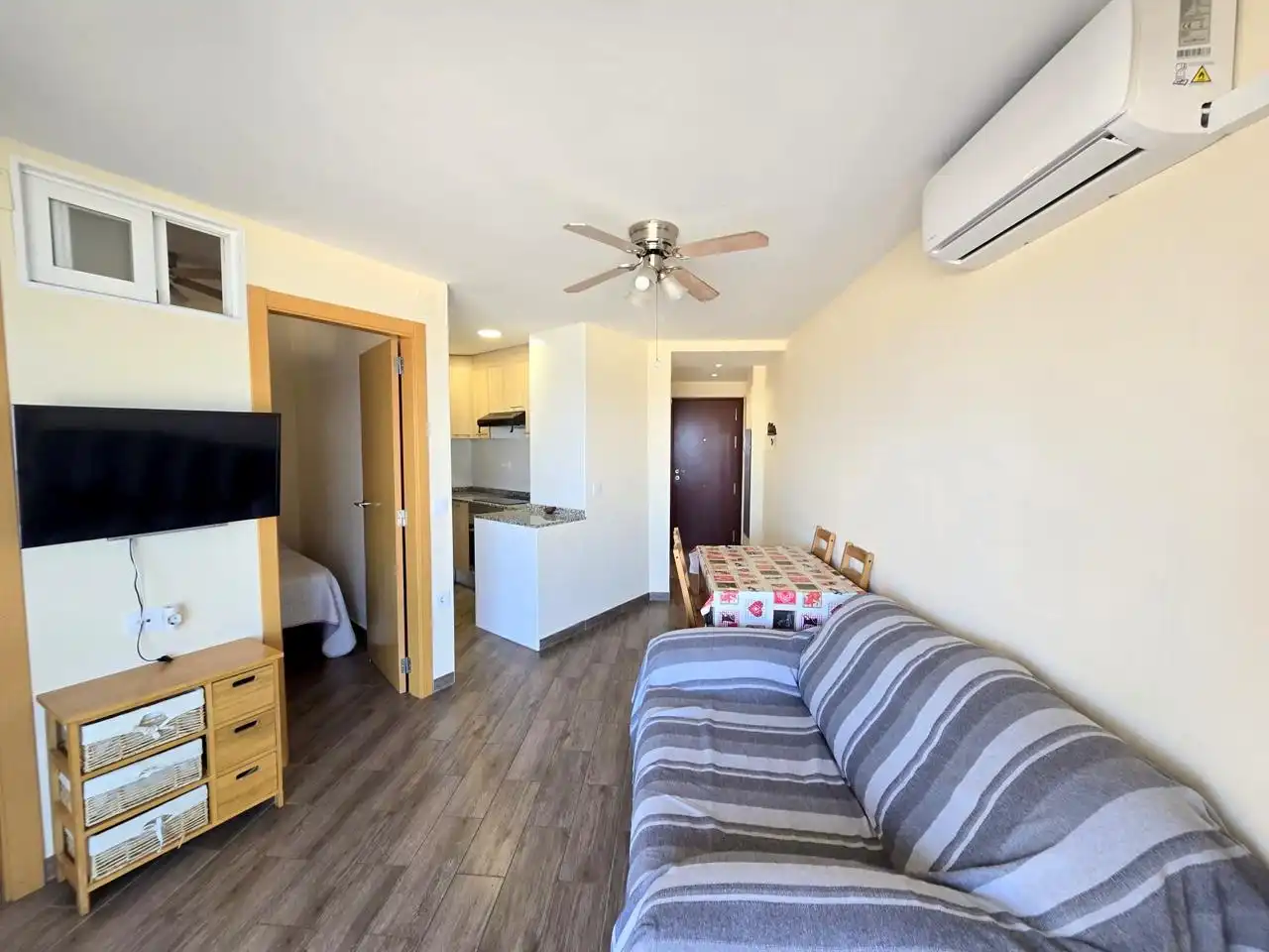 Dormitori de Apartament en venda en Gandia amb Aire condicionat, Terrassa i Moblat