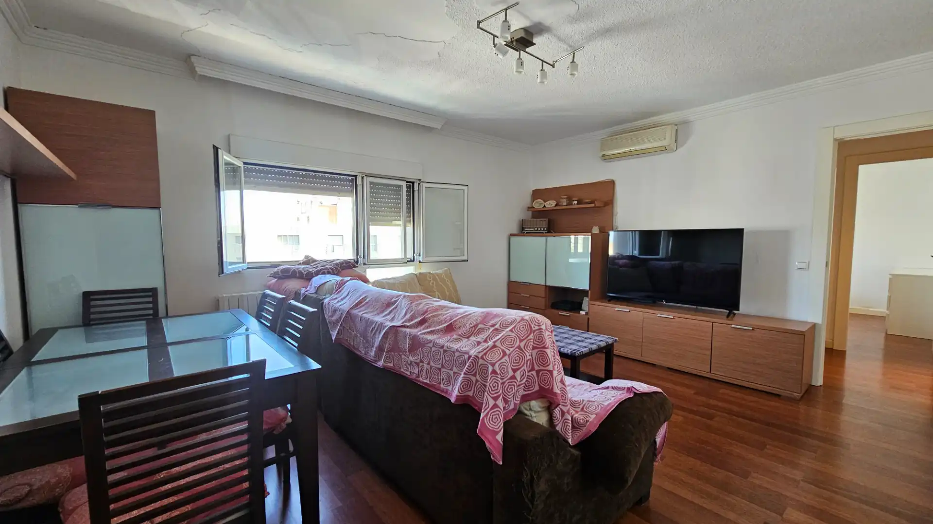 Sala de estar de Piso en venta en Zaragoza con Calefacción y Amueblado