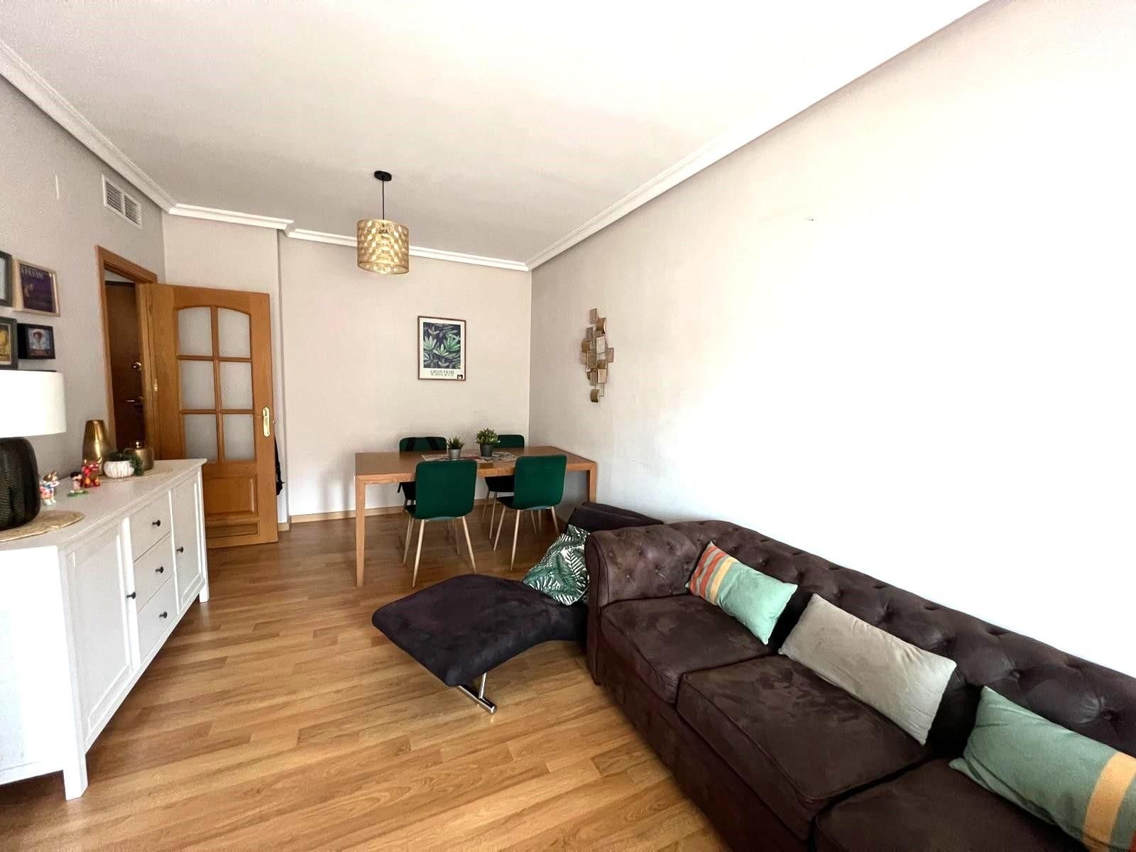 Living room of Flat for sale in  Sevilla Capital  with Air Conditioner, Private garden and Terrace