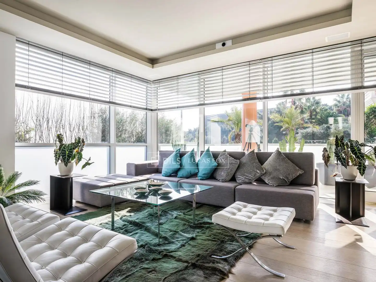 Sala d'estar de Casa o xalet en venda en Barcelona amb Aire condicionat, Calefacció i Jardí privat