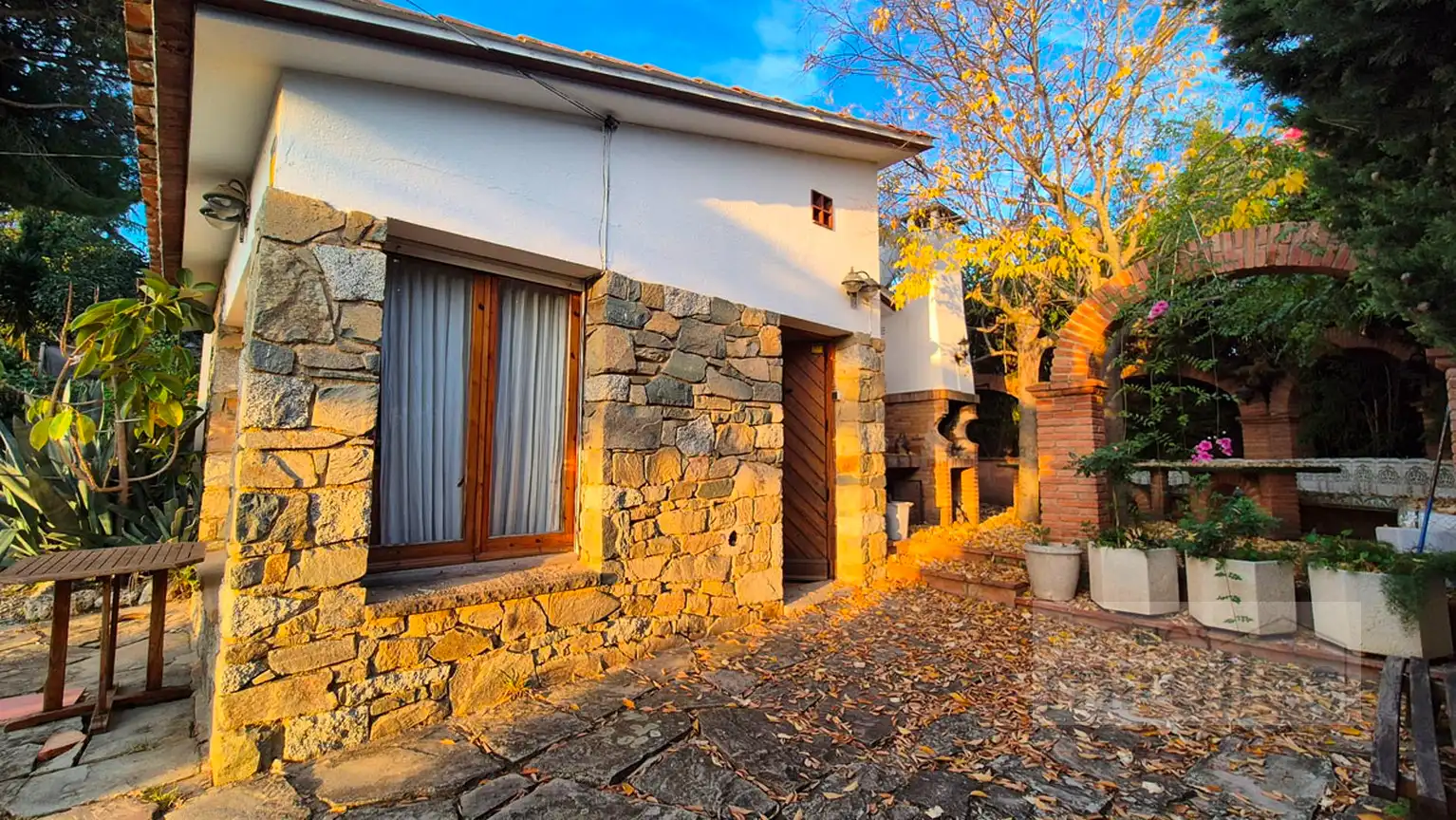 Vista exterior de Casa o xalet en venda en Vilassar de Dalt amb Calefacció, Jardí privat i Terrassa