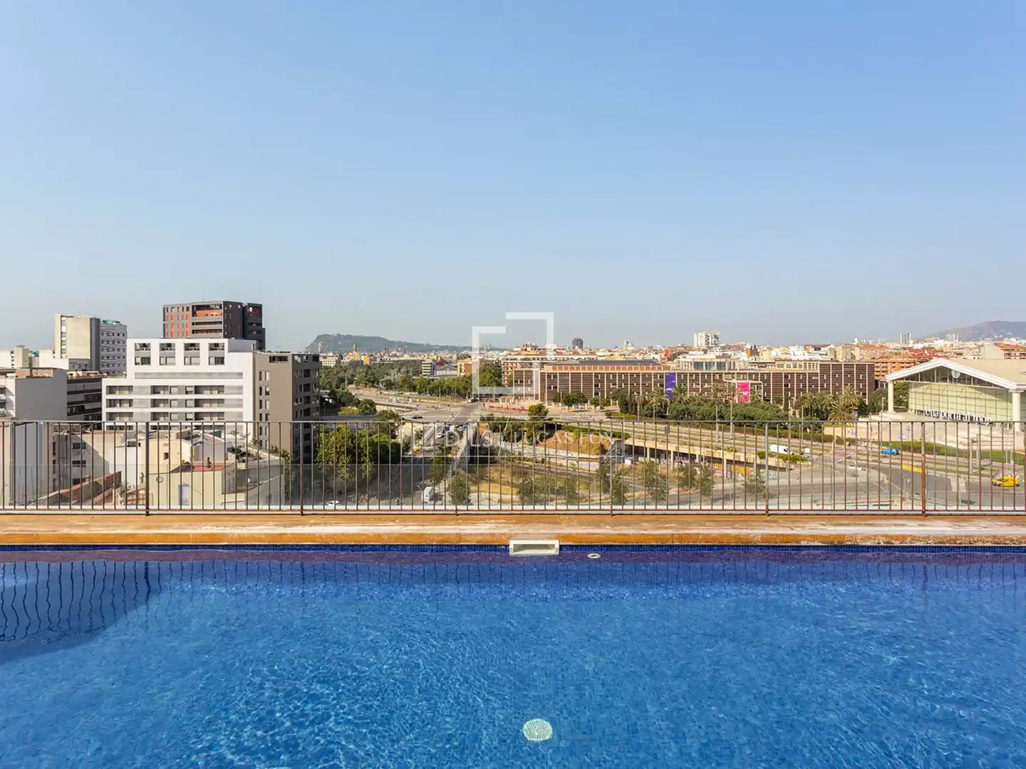 Swimming pool of Flat for rent in Barcelona  with Air Conditioner, Heating and Parquet flooring