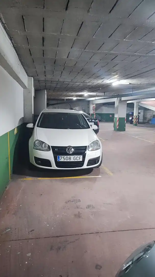 Parking de Piso en venta en Vigo  con Parquet, Trastero y Balcón