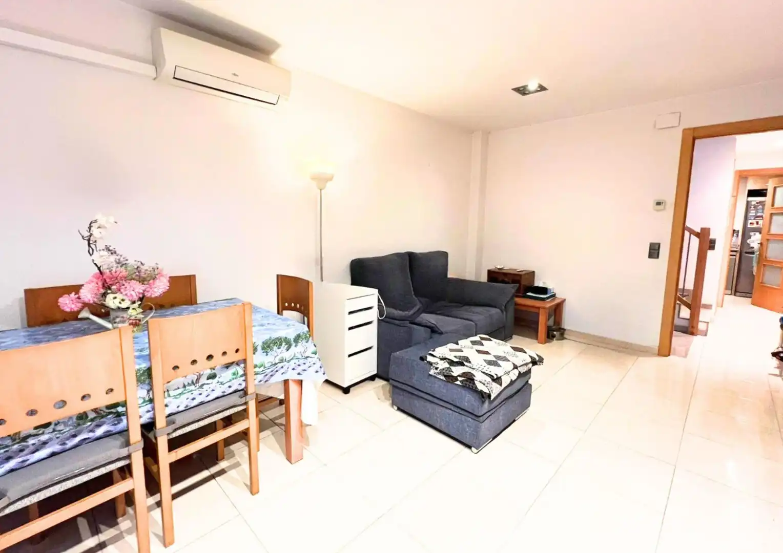 Sala d'estar de Casa o xalet en venda en Barberà del Vallès amb Aire condicionat, Terrassa i Balcó