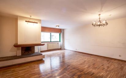 Sala d'estar de Pis en venda en A Coruña Capital  amb Calefacció, Parquet i Traster