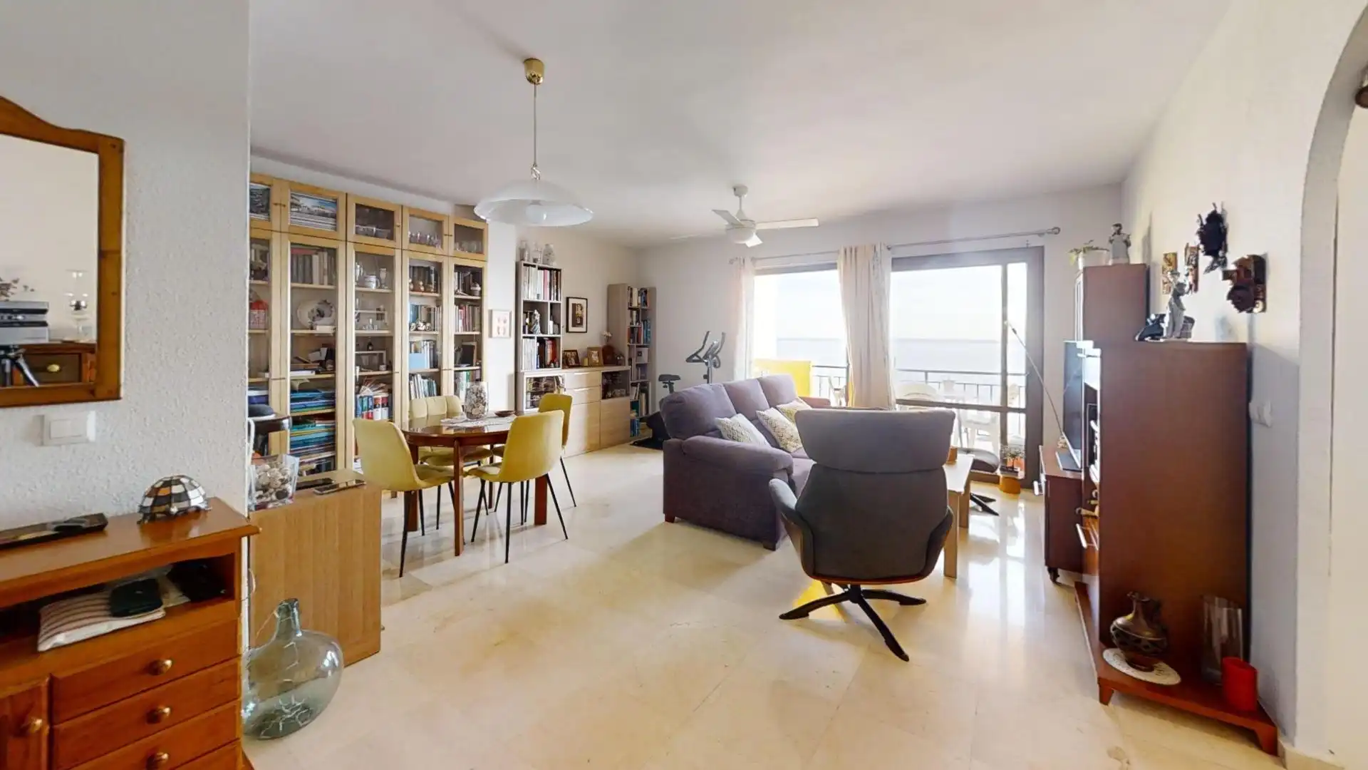 Living room of Flat for sale in Benalmádena  with Private garden, Terrace and Balcony