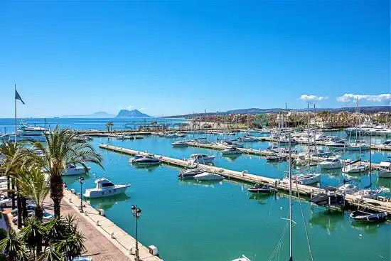 Vista exterior de Apartament en venda en Sotogrande amb Aire condicionat, Calefacció i Terrassa