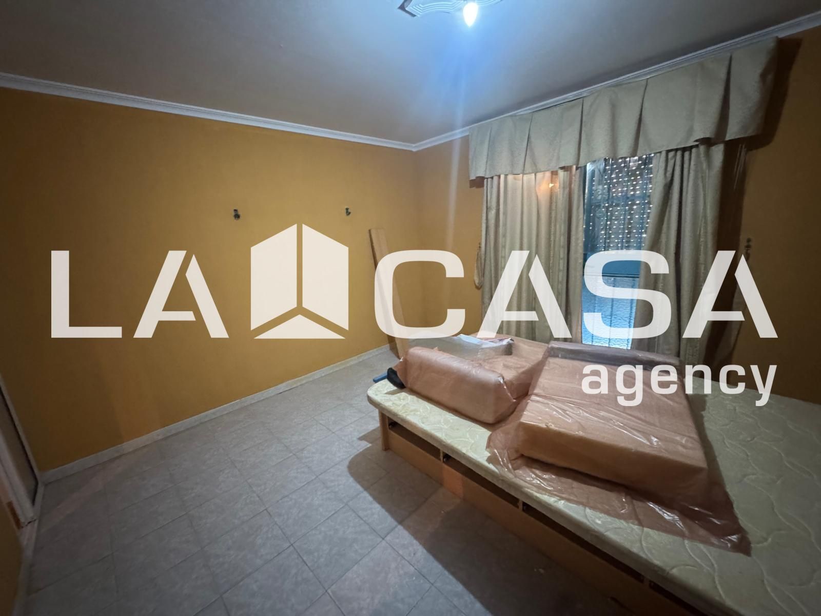 House or chalet for sale in  Sevilla Capital  with Terrace and Storage room