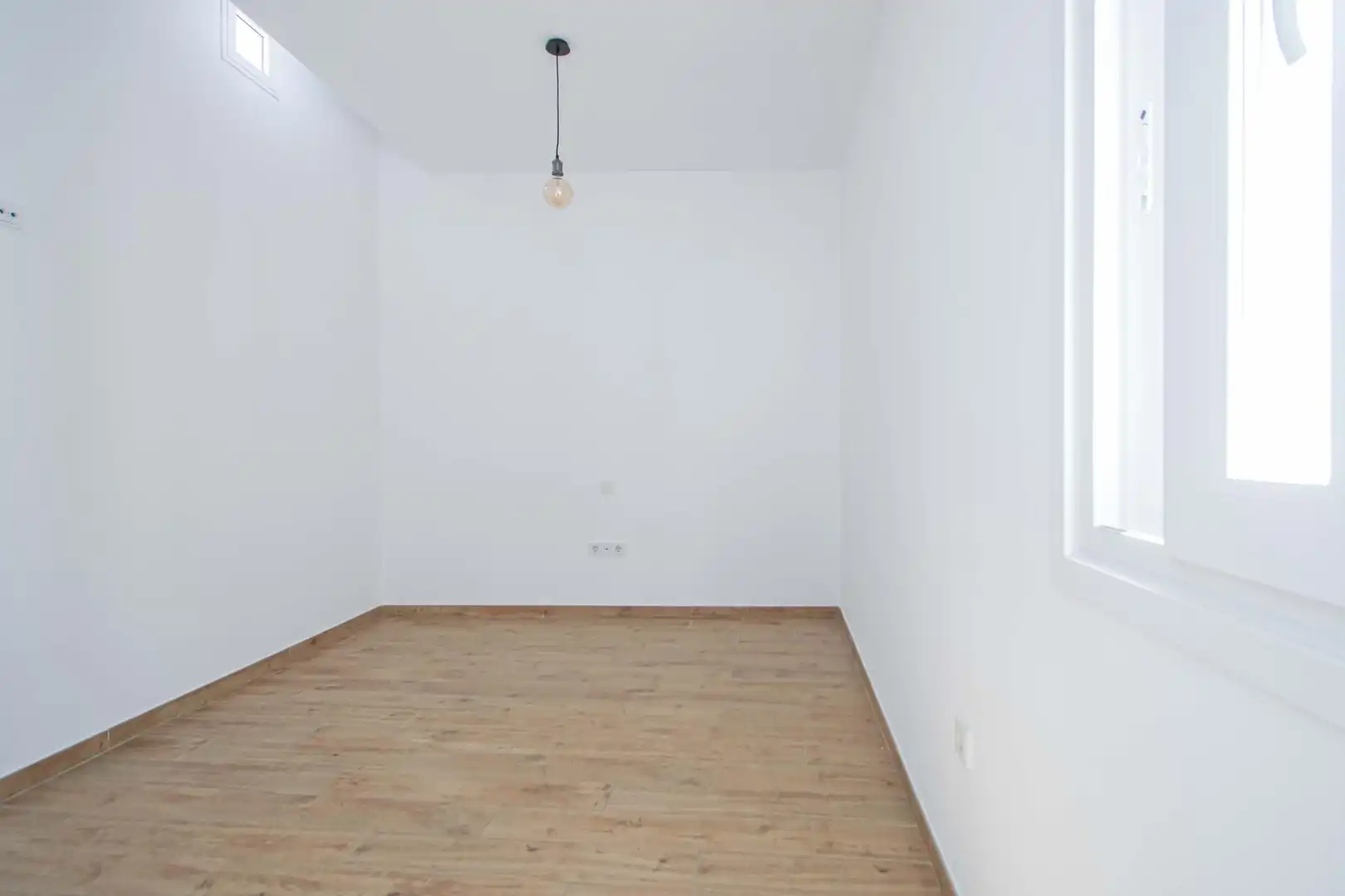 Dachboden zum Verkauf in Sevilla mit Klimaanlage, Terrasse und Balkon