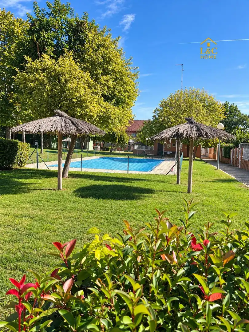 Piscina de Casa adosada en venta en Getafe con Aire acondicionado, Calefacción y Terraza