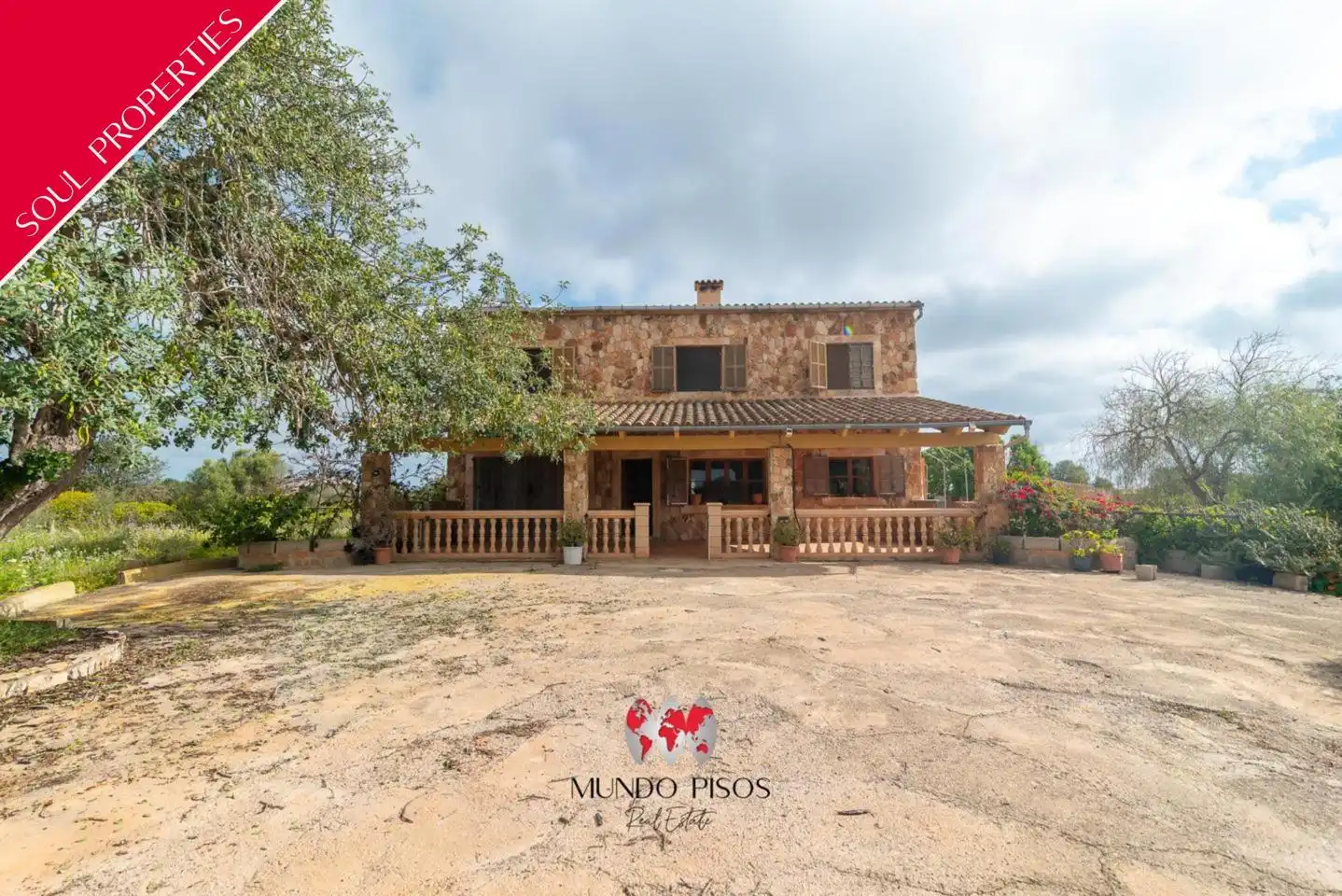 Country house with garden for sale in Cala Llombards