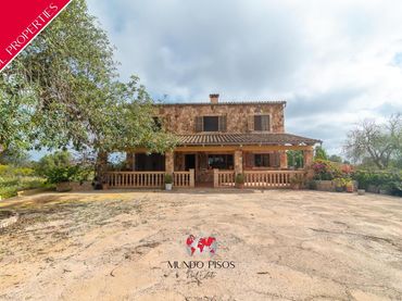 Casa rústica con jardín en venta en Cala Llombards