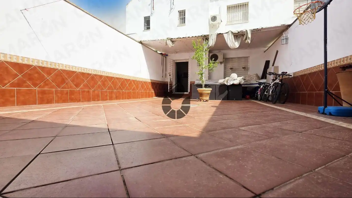 Houses for sale in Coria del Río