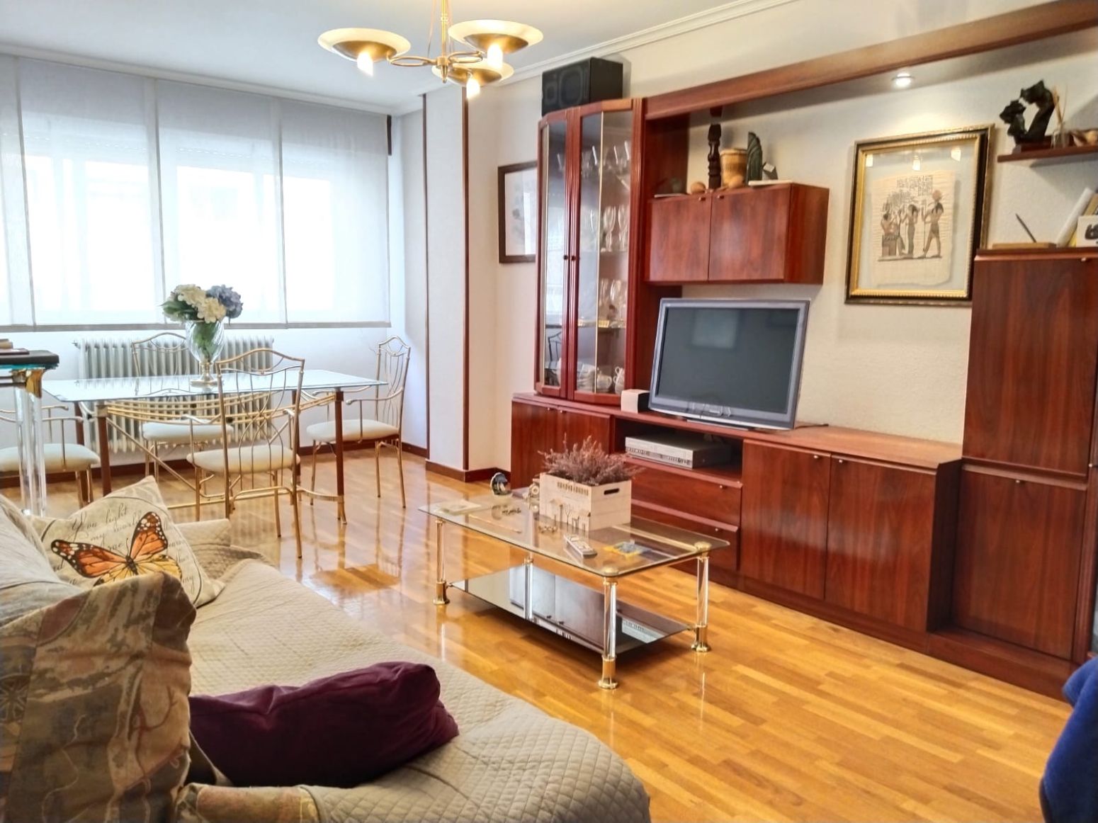 Sala d'estar de Pis en venda en  Logroño amb Calefacció, Parquet i Terrassa