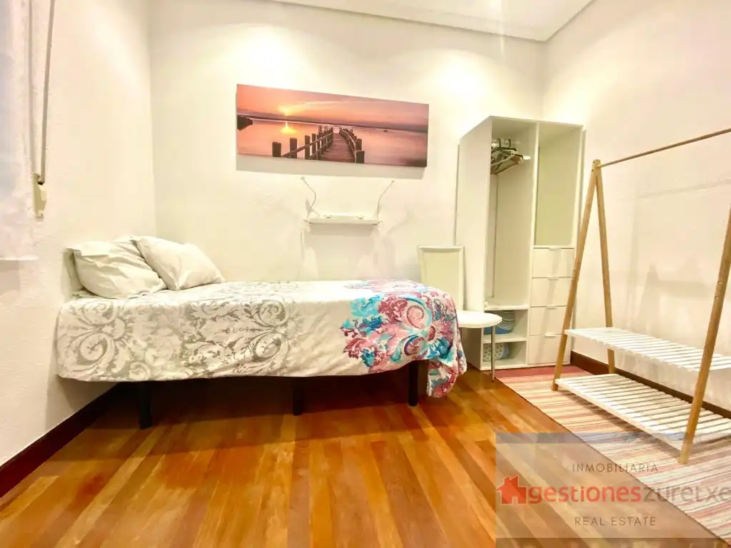 Bedroom of Flat for sale in Bilbao   with Furnished