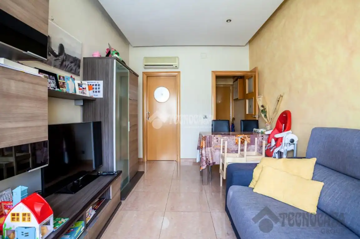 Außenansicht von Wohnung zum Verkauf in Barcelona mit Klimaanlage, Heizung und Möbliert