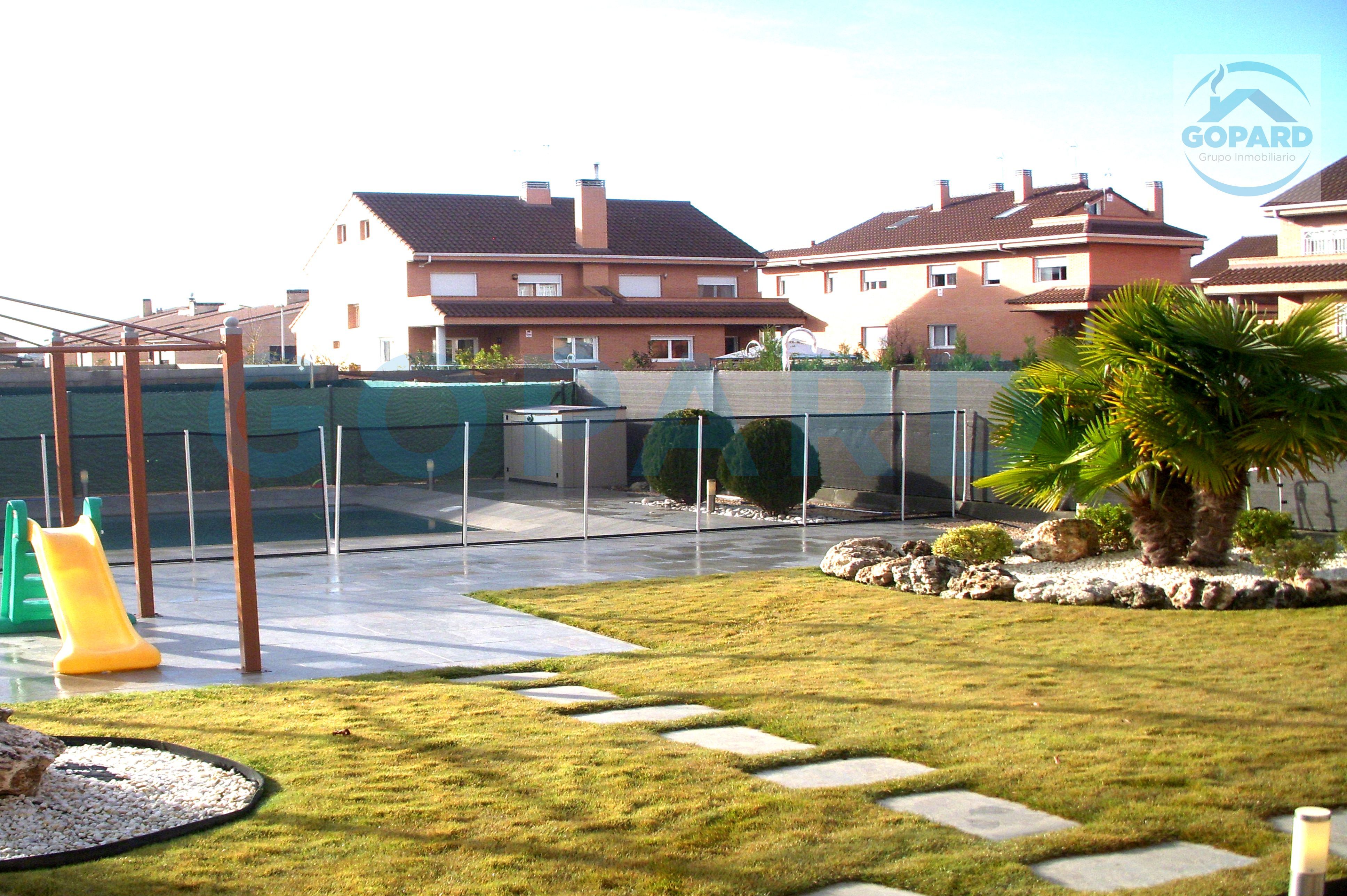 Swimming pool of Single-family semi-detached to rent in Villanueva de la Cañada  with Air Conditioner, Heating and Private garden