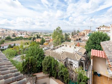 Attique avec ascenseur à vendre à Calle TROCHA 2