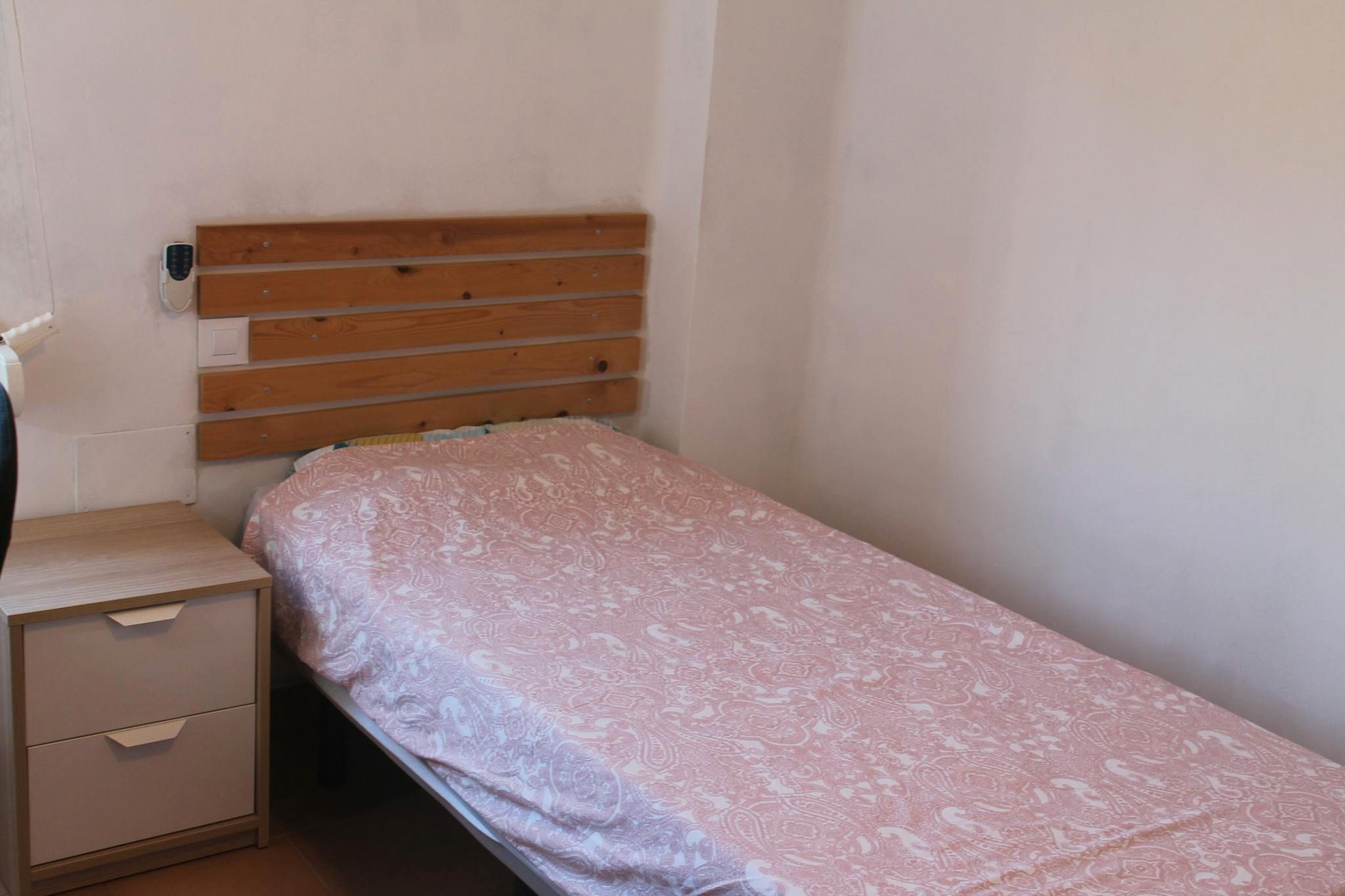 Bedroom of Flat to share in  Valencia Capital  with Furnished, Washing machine and Internet