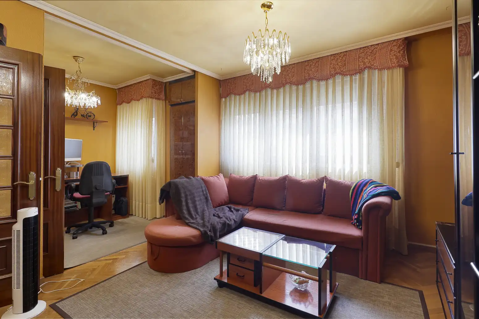 Sala d'estar de Pis en venda en Oviedo  amb Calefacció, Parquet i Traster