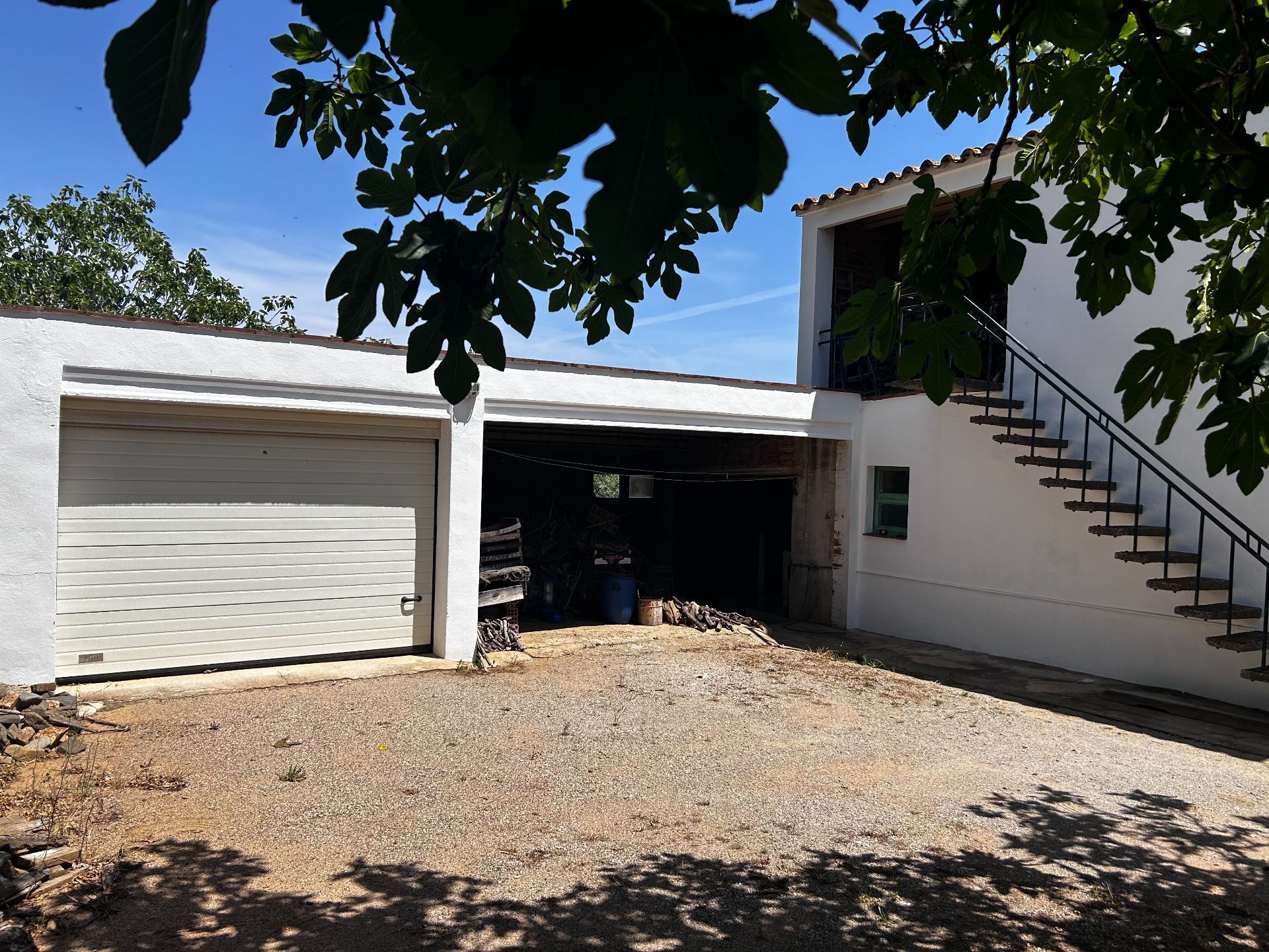 Vista exterior de Finca rústica en venda en Vall-llobrega amb Jardí privat
